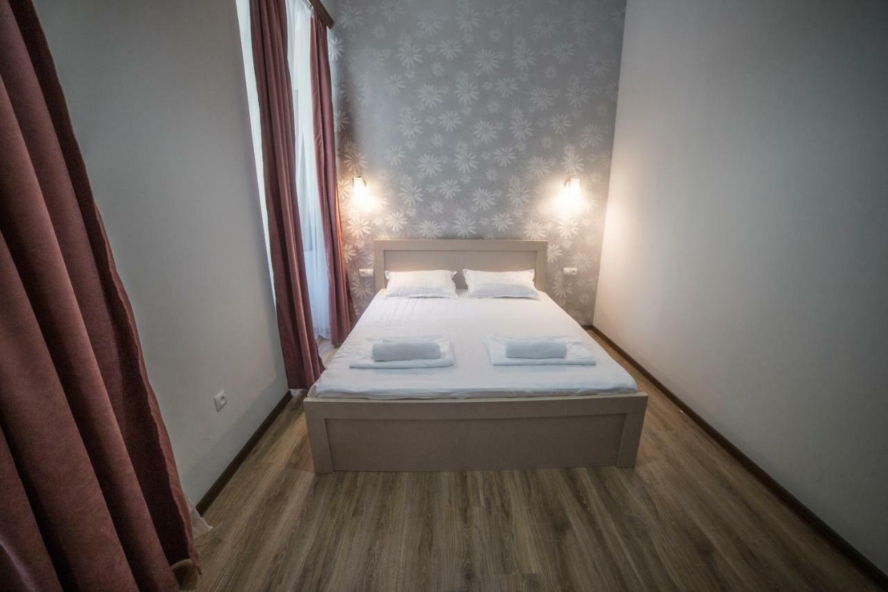 Your Apartment In This City N2 第比利斯 外观 照片